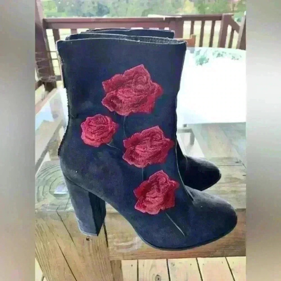 Intentionally Blank Black Embroidered‎ Rose Boots Size 39 - Picture 7 of 11